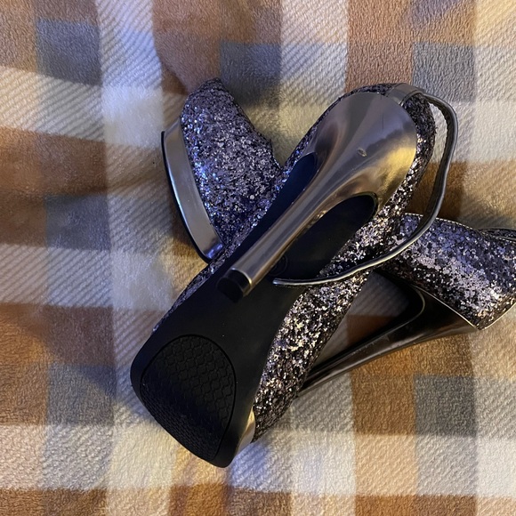 Glittery silver never worn good condition - Picture 3 of 4